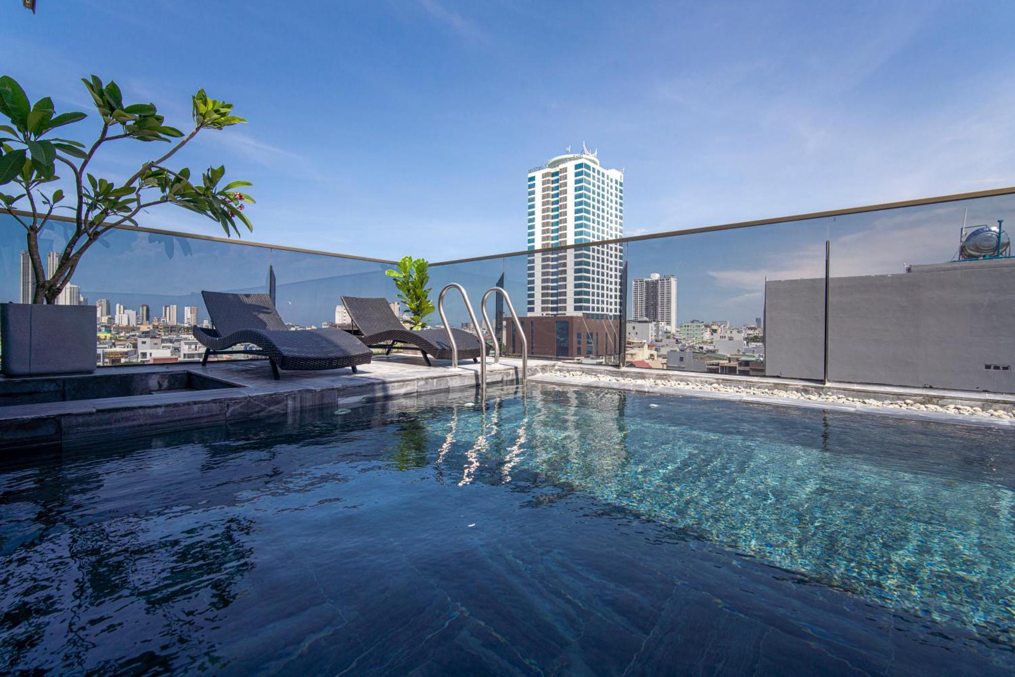 Hsuites Riverside Hotel And Apartment Дананг Екстериор снимка